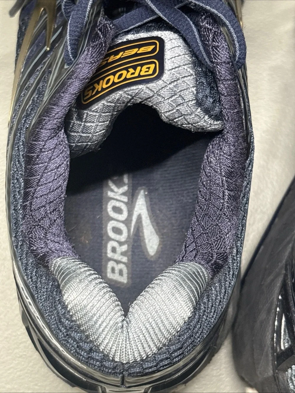 Brooks Beast 16 1102271D413 Mens 10.5 Running Shoes Peacoat Blue Gold Sneakers